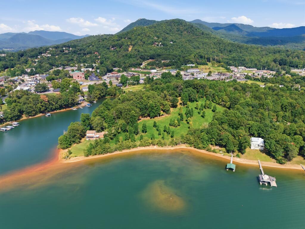 314 Lakeside Drive