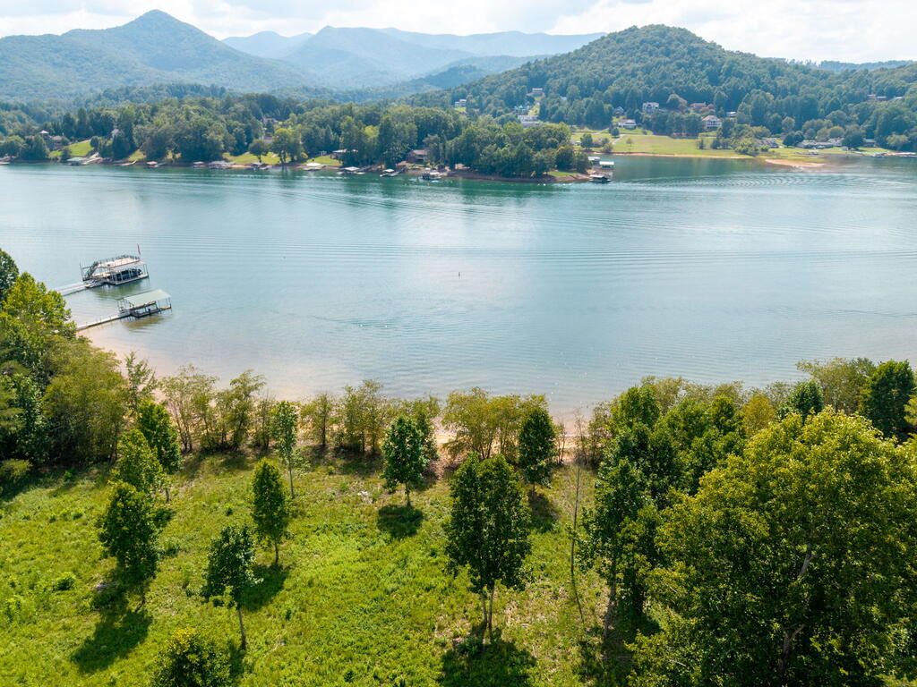 314 Lakeside Drive