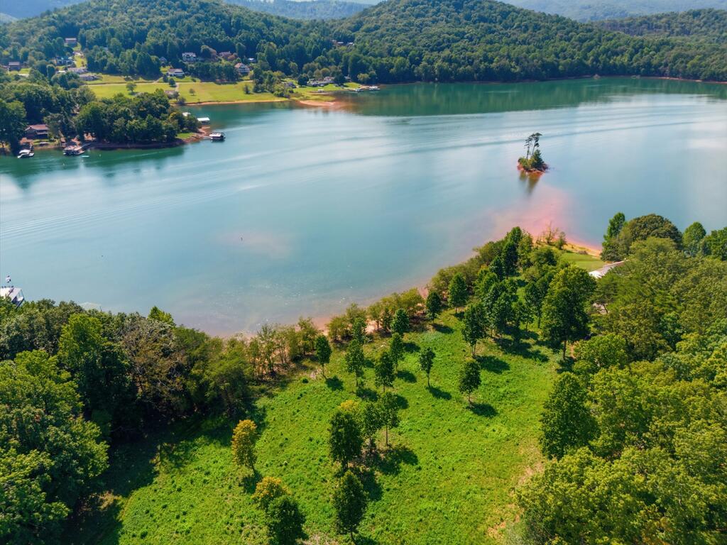 314 Lakeside Drive