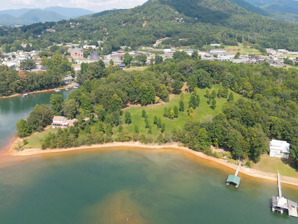 314 Lakeside Drive