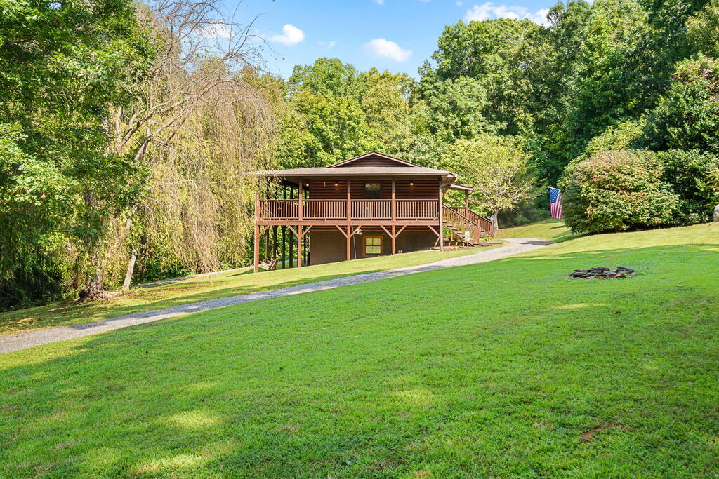 223 Mountain Breezes Drive