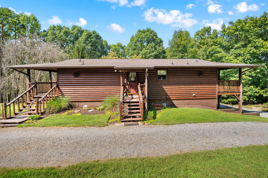 223 Mountain Breezes Drive