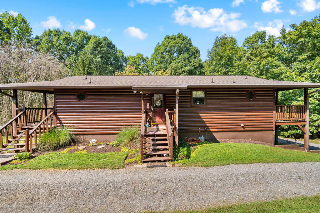 223 Mountain Breezes Drive