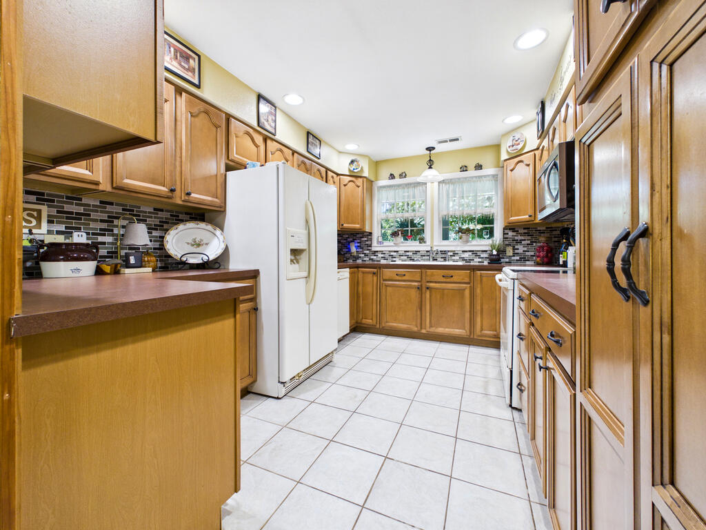 654 Ford Road