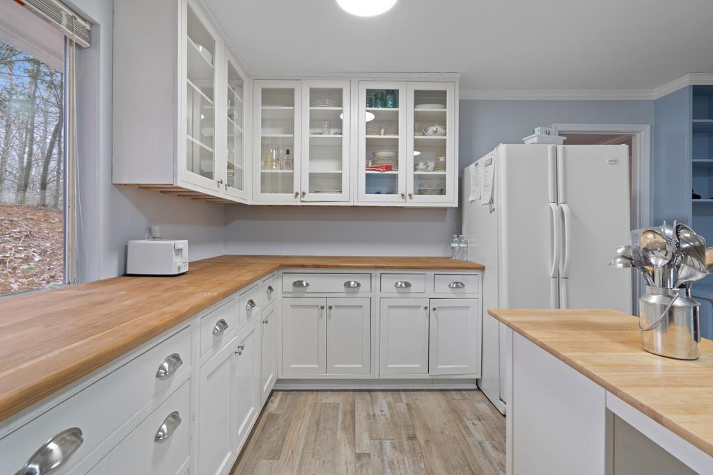 121 Brittany Pointe