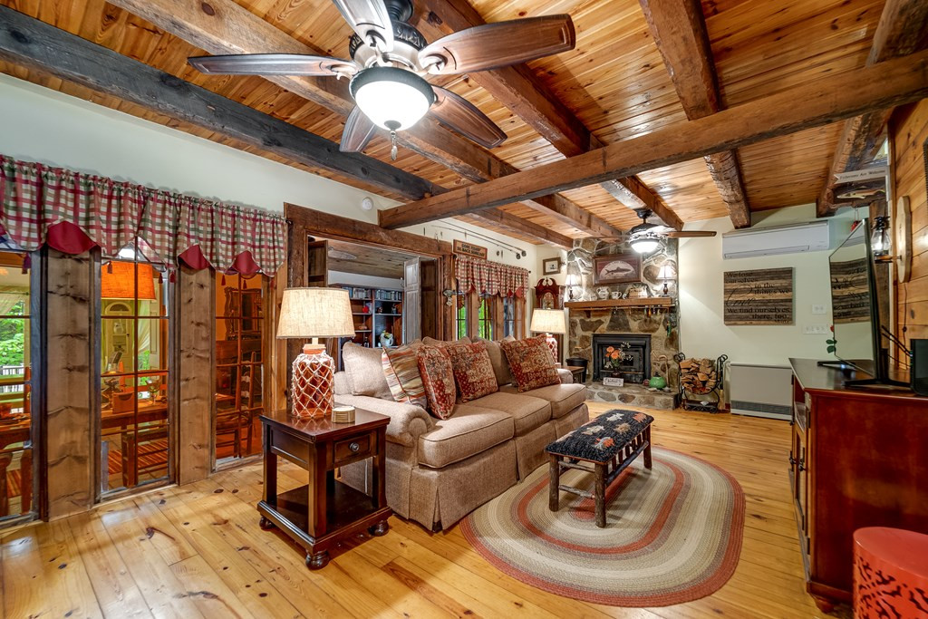 1504 Red Marble Road