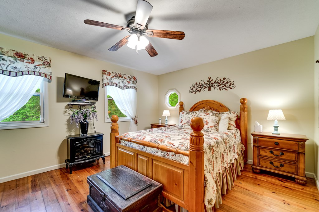 1504 Red Marble Road