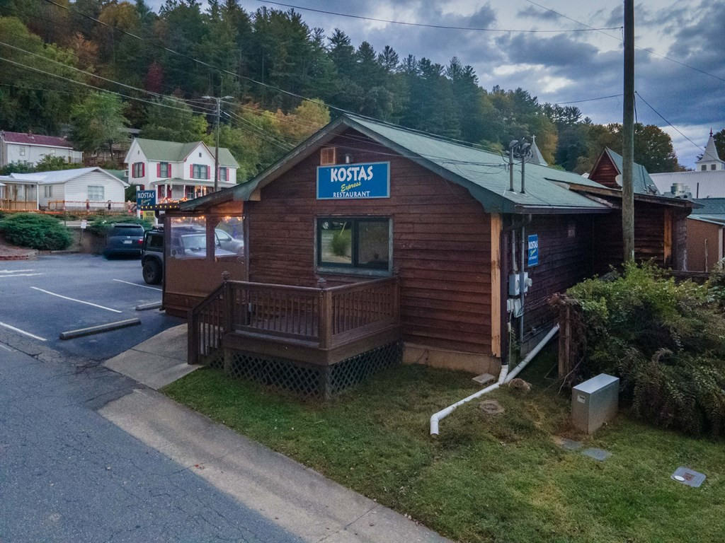 489 Haywood Road