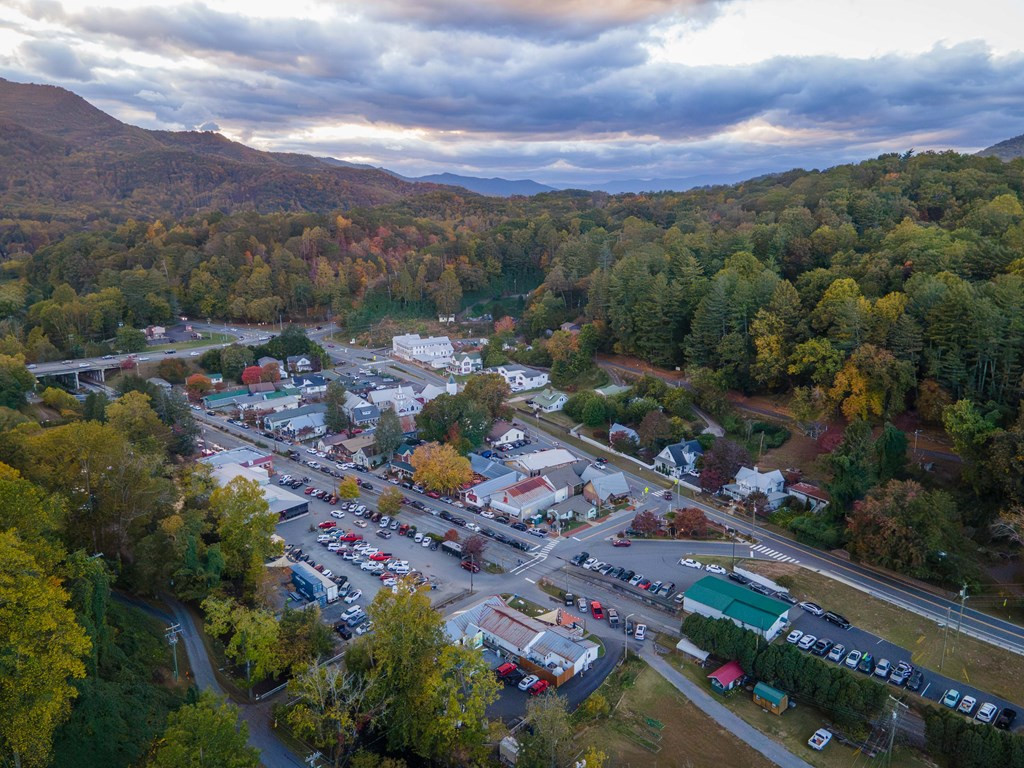 489 Haywood Road