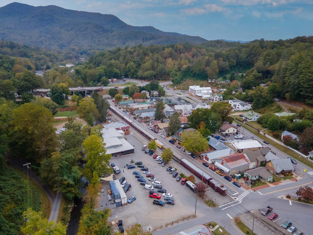 489 Haywood Road