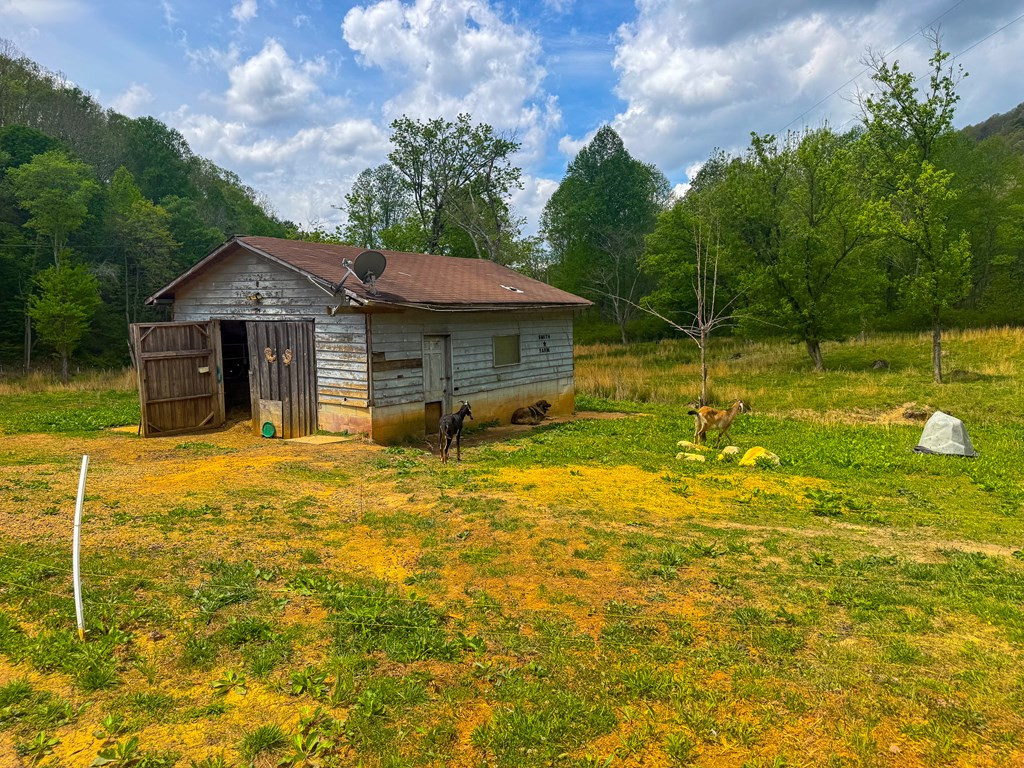 3325 Pack Mountain Road