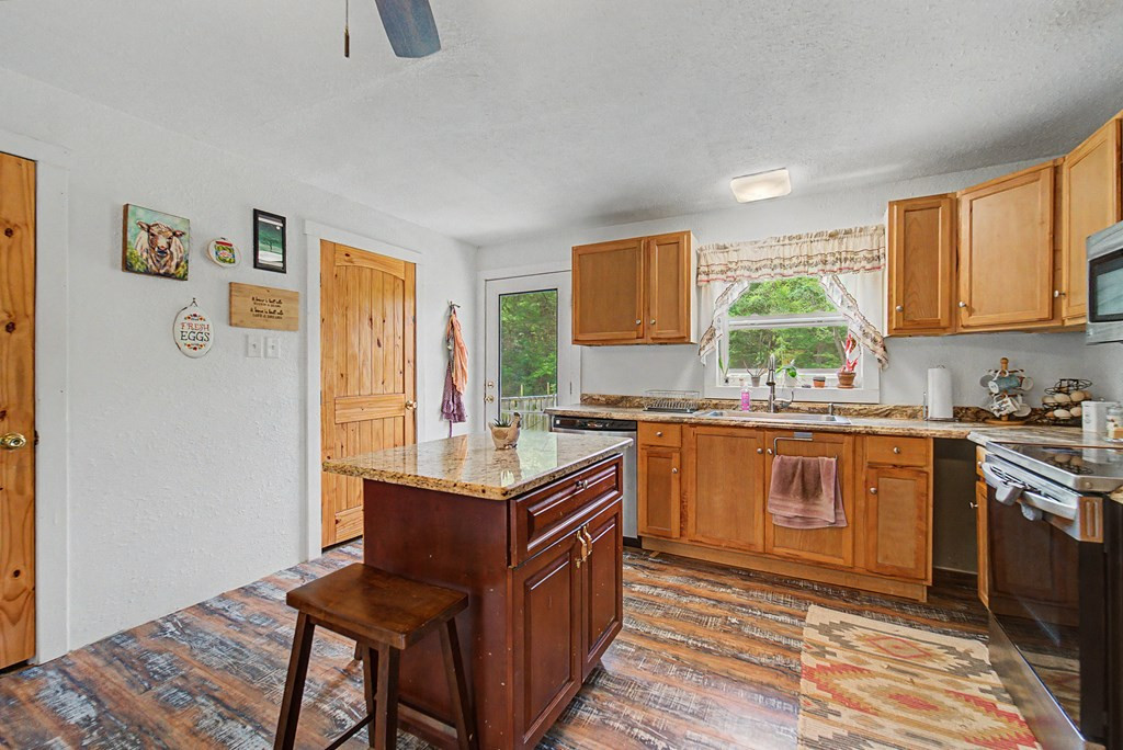 3325 Pack Mountain Road