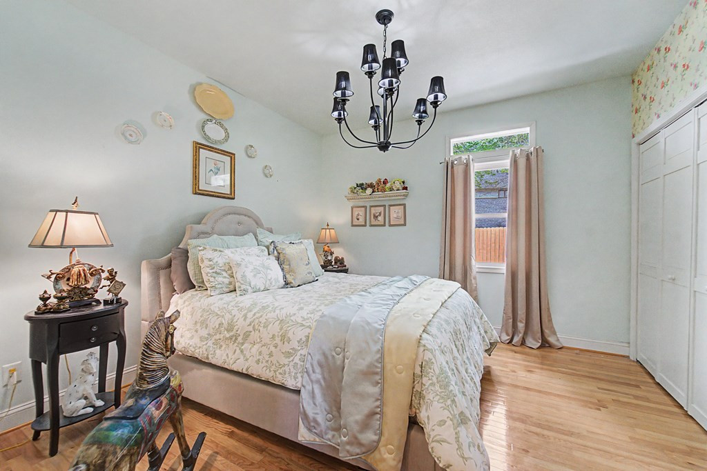 218 Lakeshore Drive