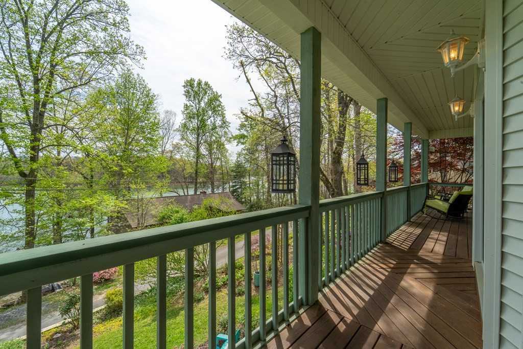 218 Lakeshore Drive