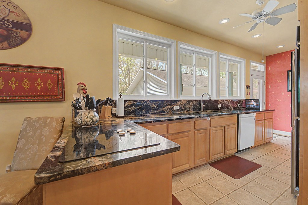 218 Lakeshore Drive
