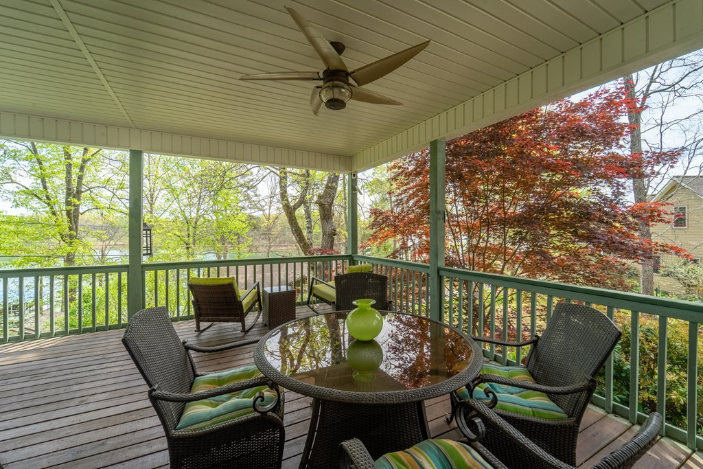 218 Lakeshore Drive