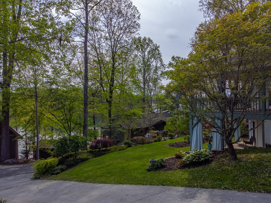 218 Lakeshore Drive
