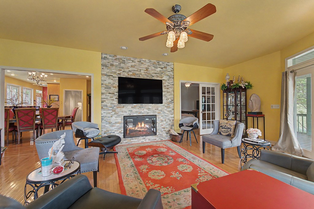 218 Lakeshore Drive