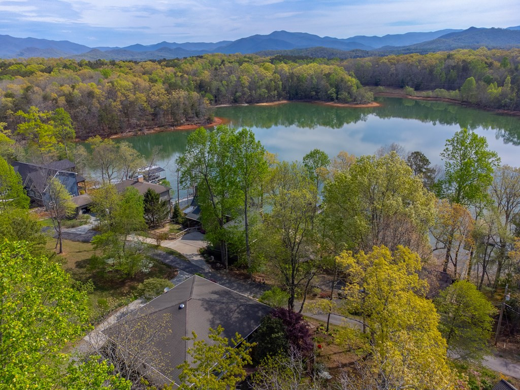 218 Lakeshore Drive
