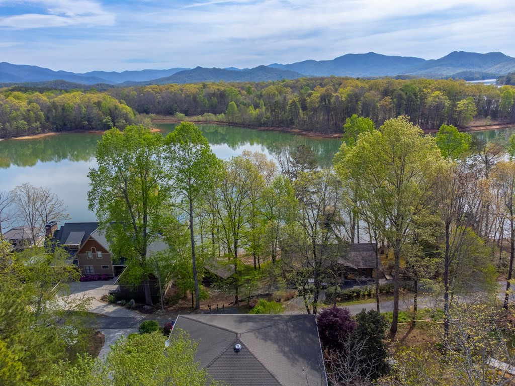 218 Lakeshore Drive