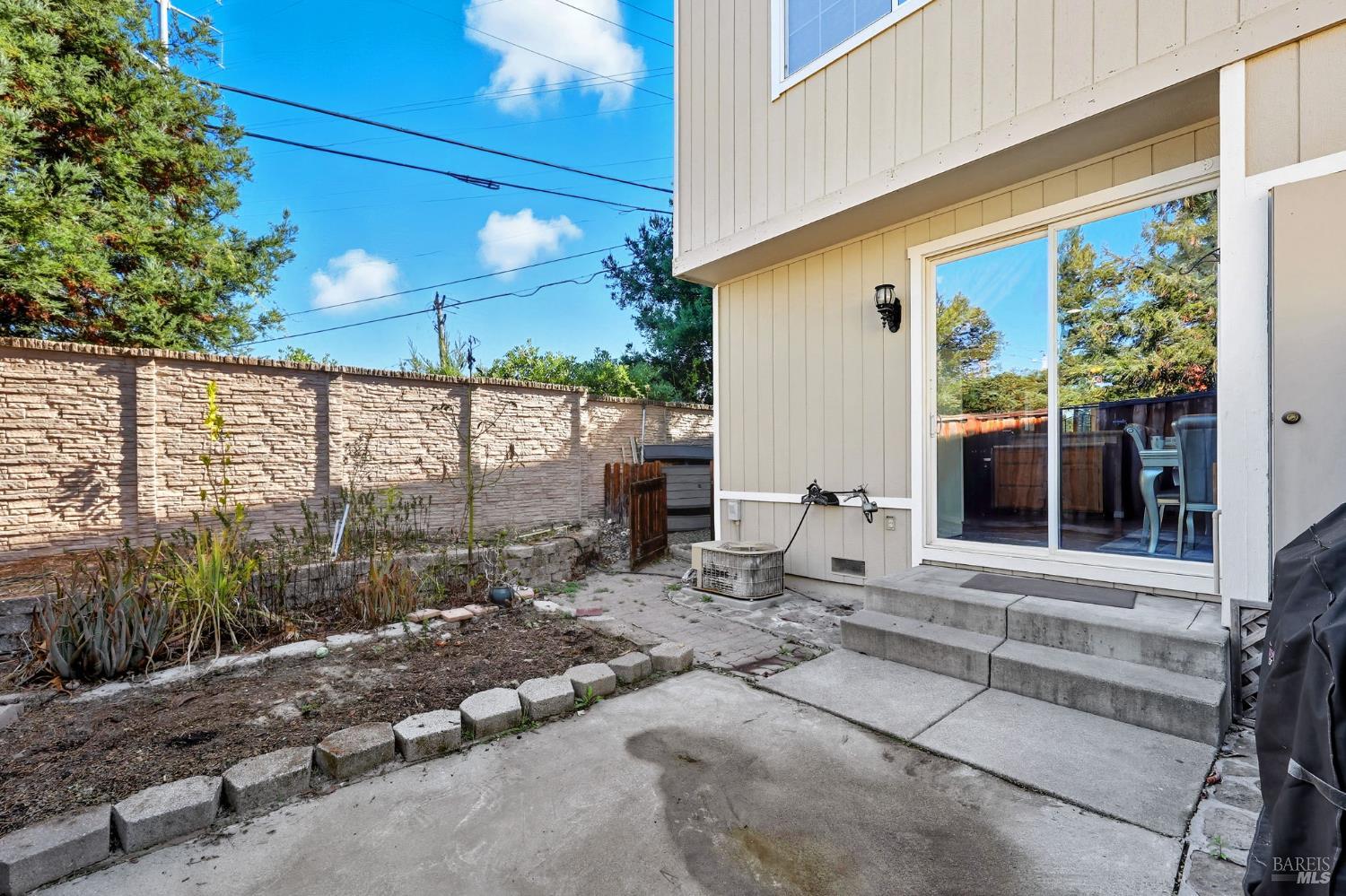 111 Mark West Commons Cir