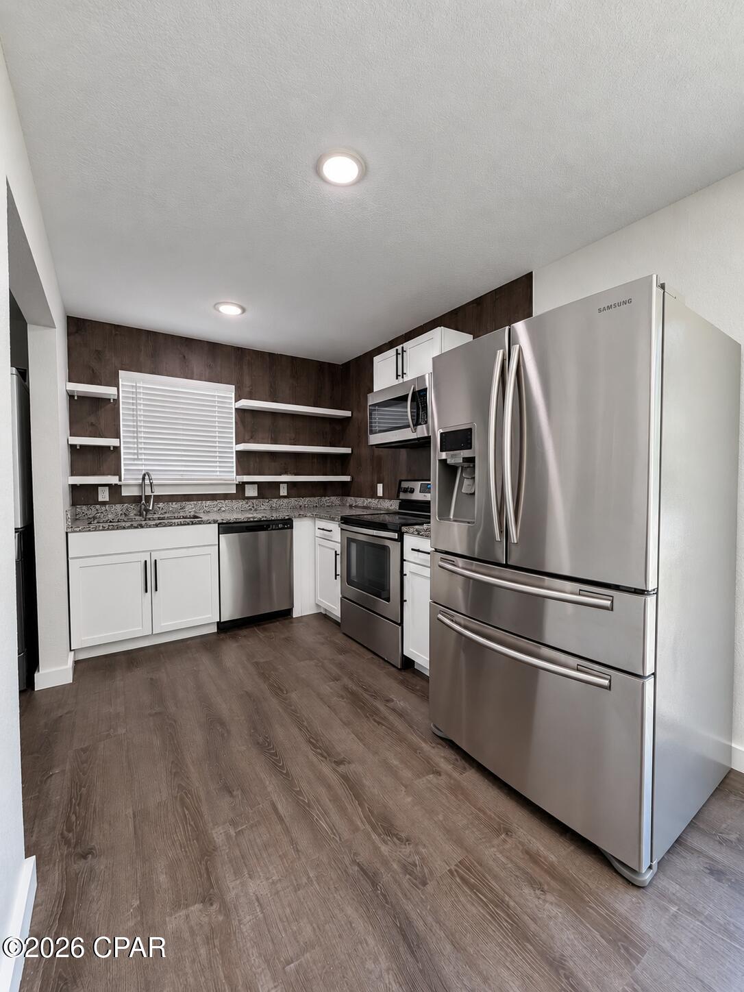 601 E 4th Court