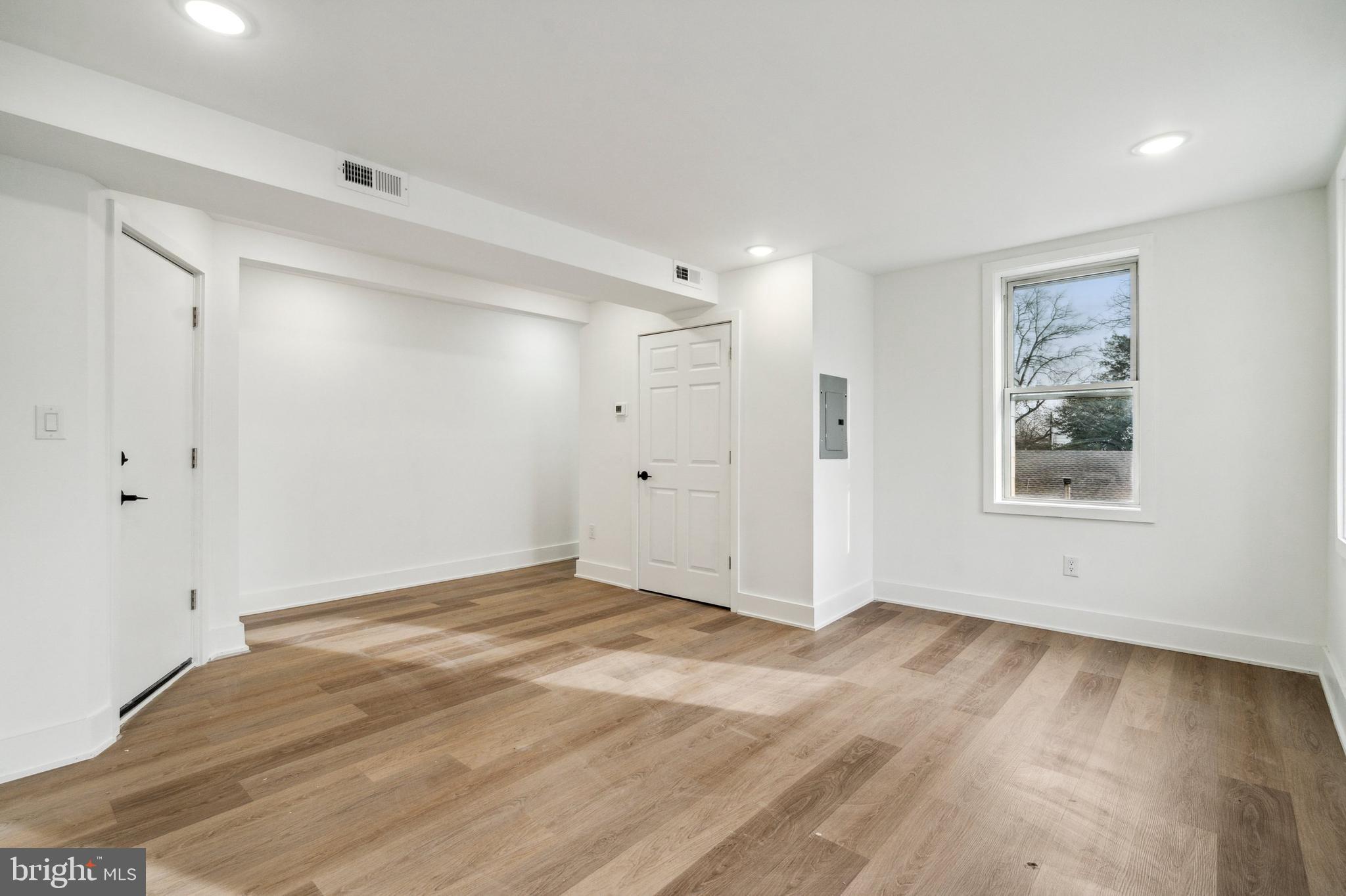 301 W Bridge STREET Unit: 4