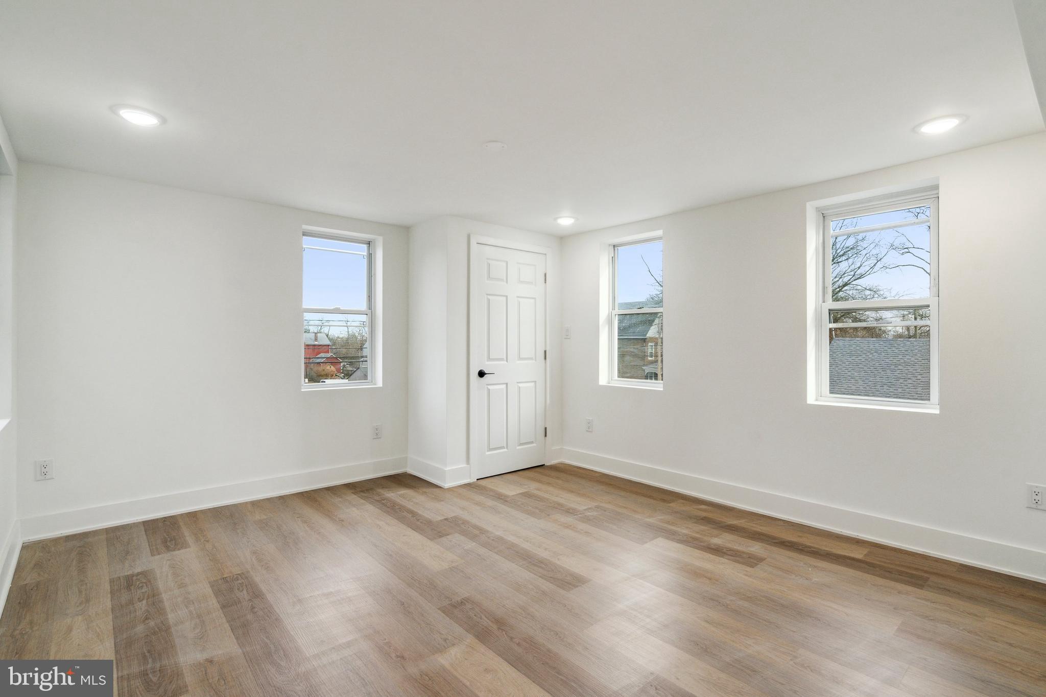 301 W Bridge STREET Unit: 4