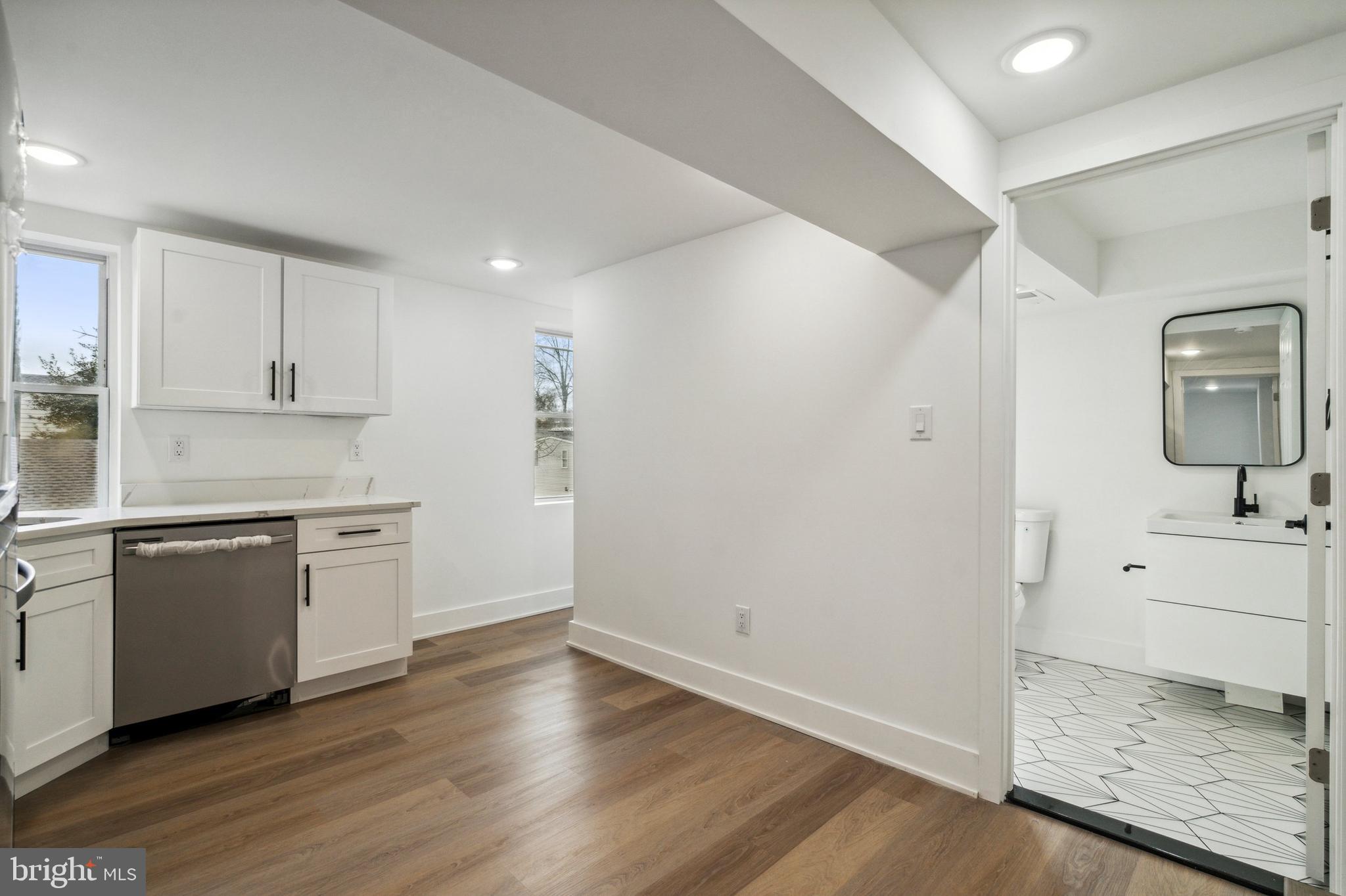 301 W Bridge STREET Unit: 4