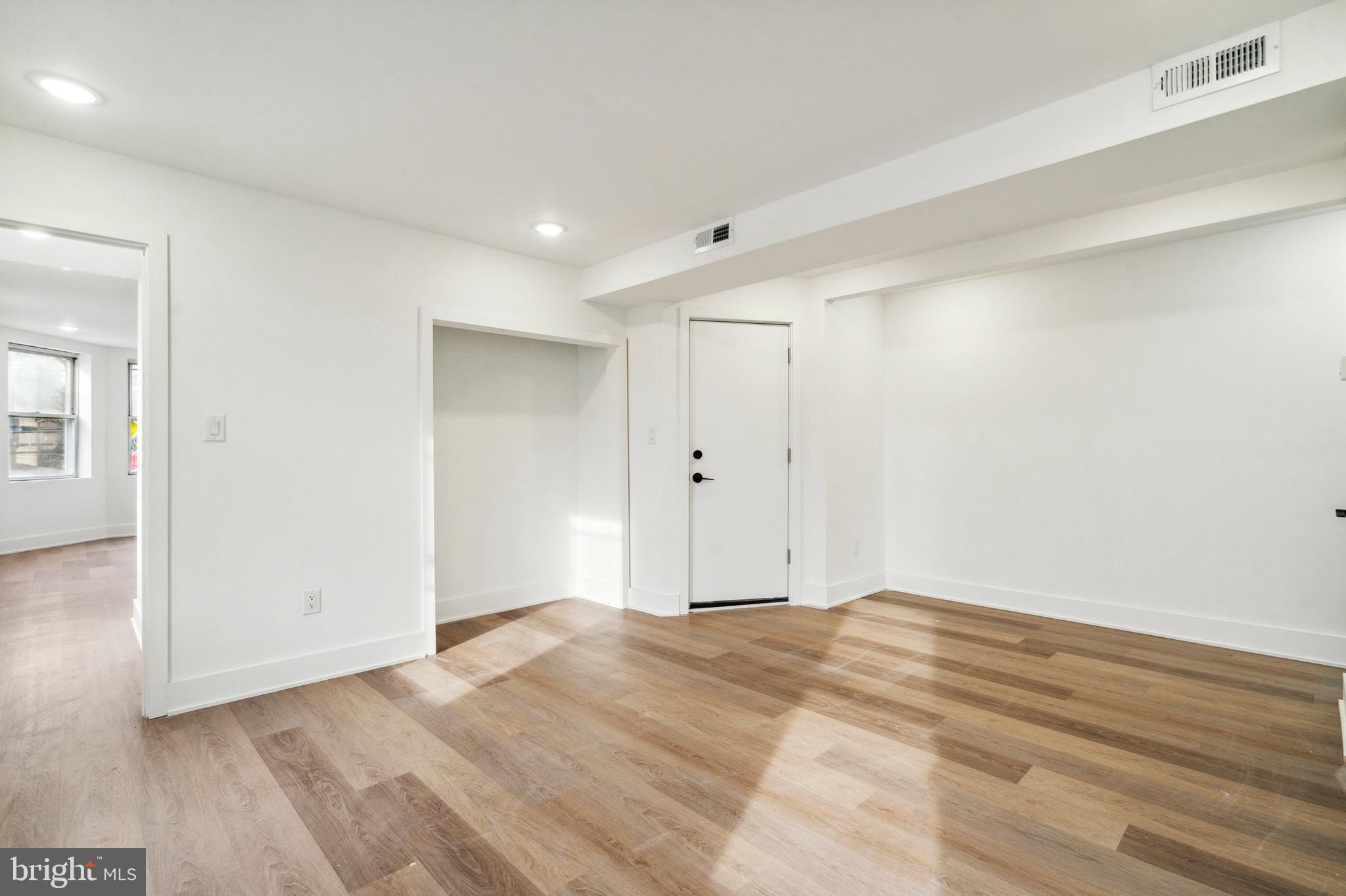 301 W Bridge STREET Unit: 4