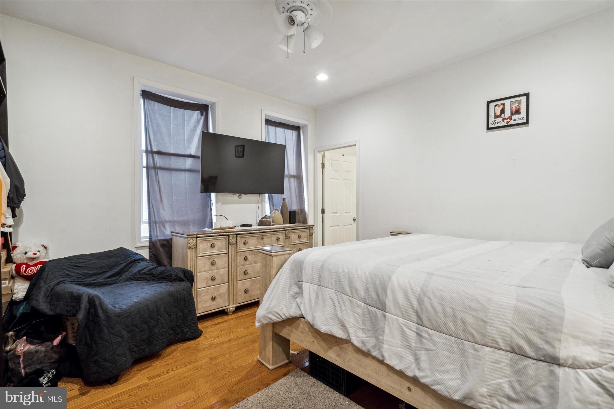 2633 KENSINGTON AVENUE