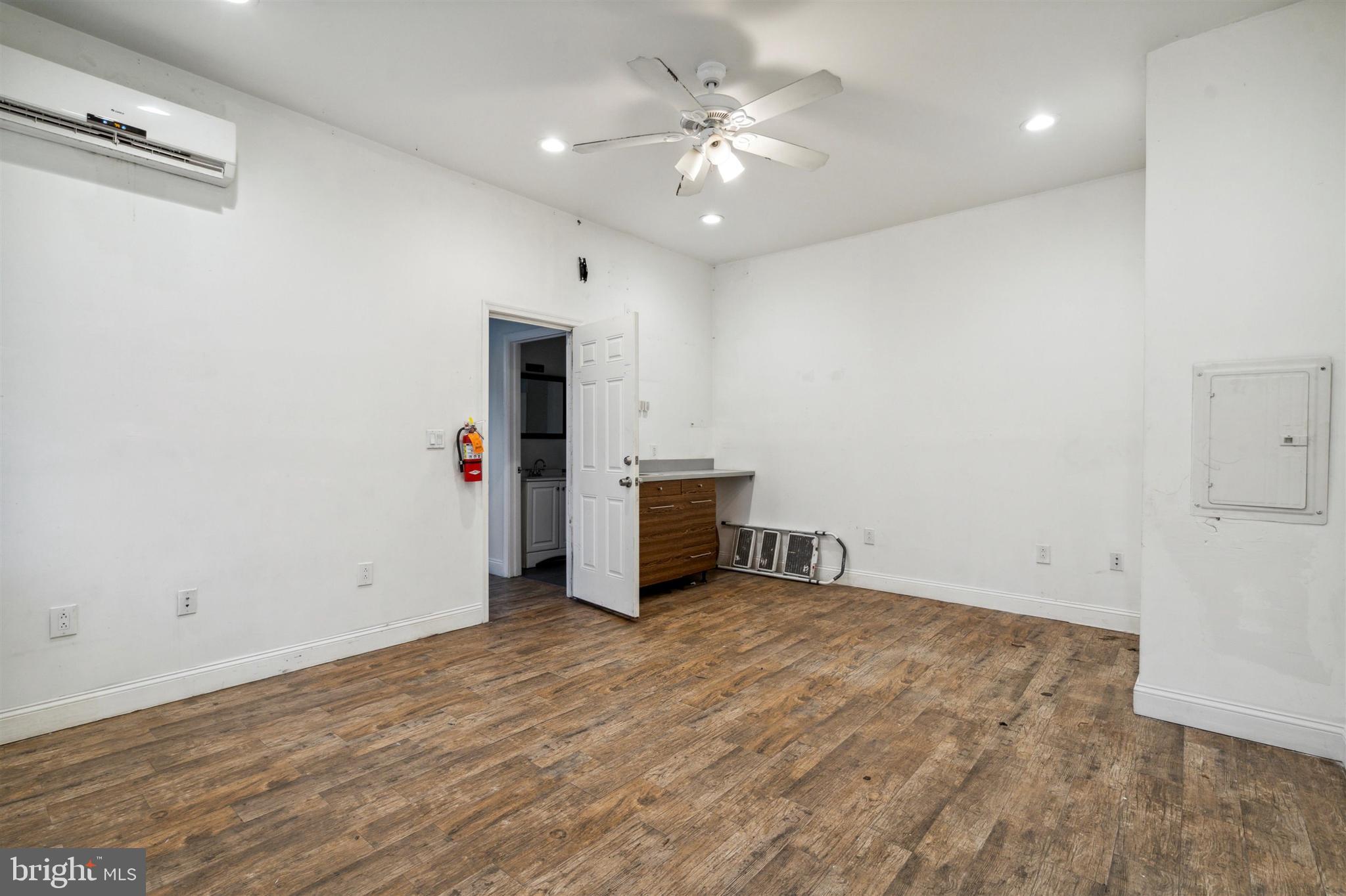 2633 KENSINGTON AVENUE