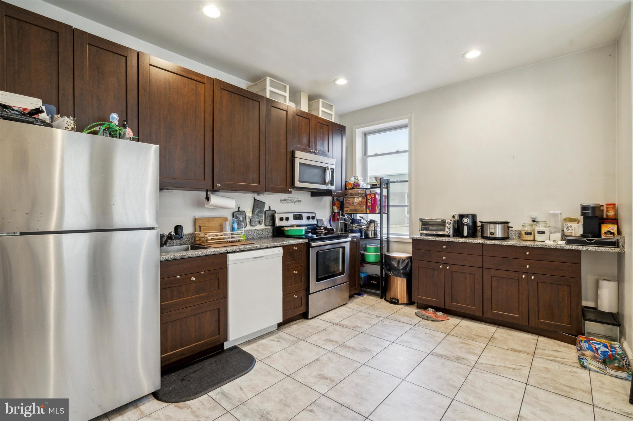 2633 KENSINGTON AVENUE