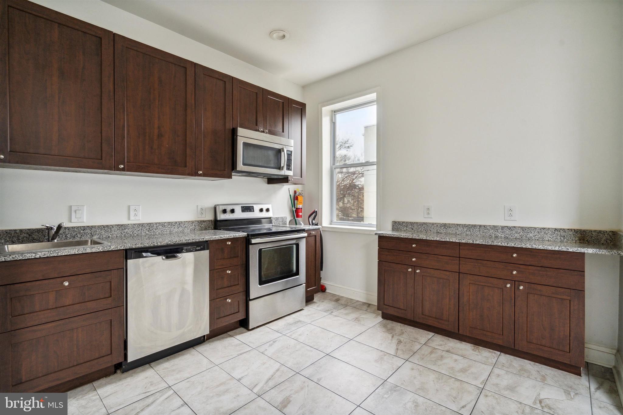 2633 KENSINGTON AVENUE