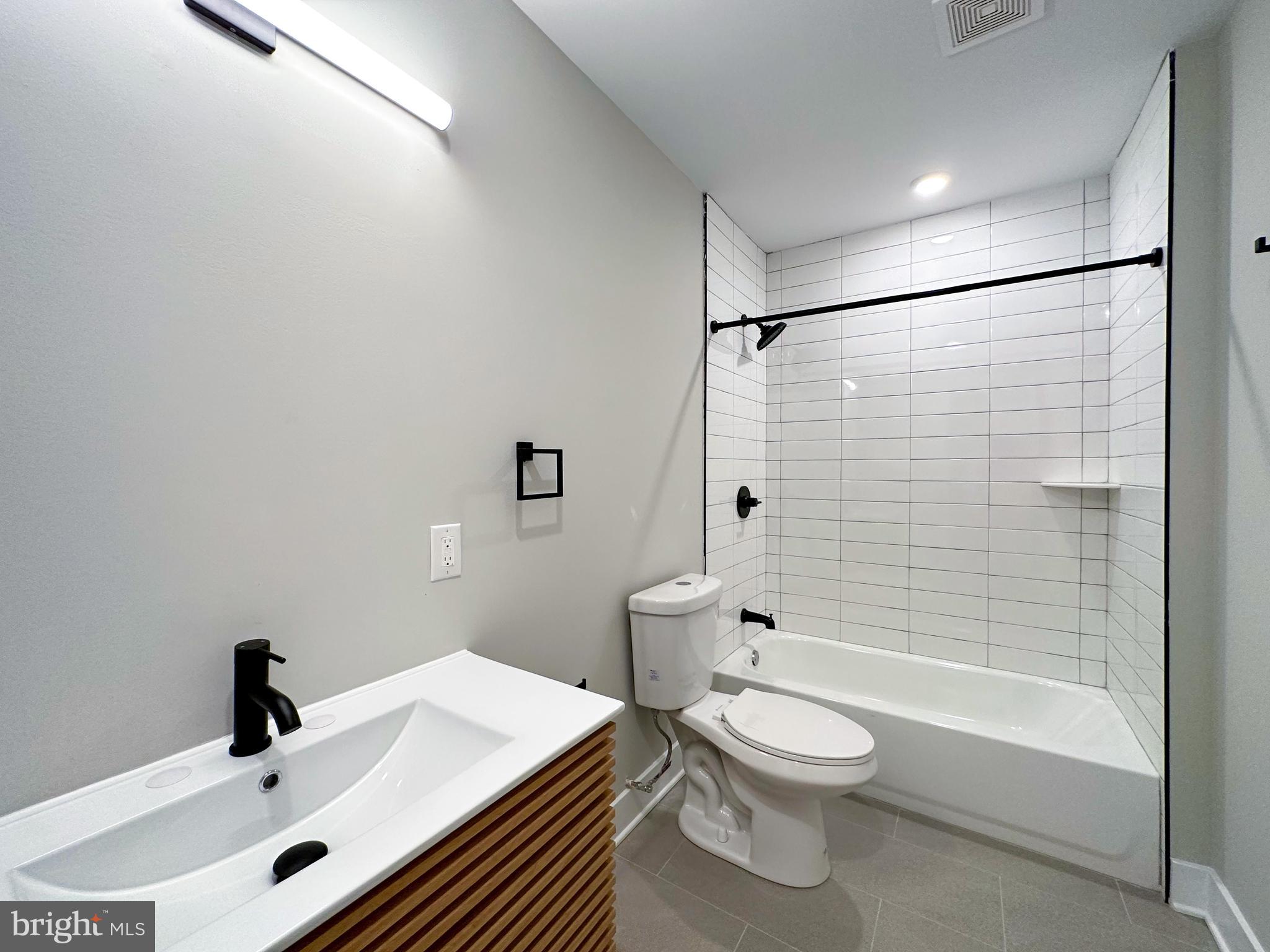 1720 W Master STREET Unit: 1