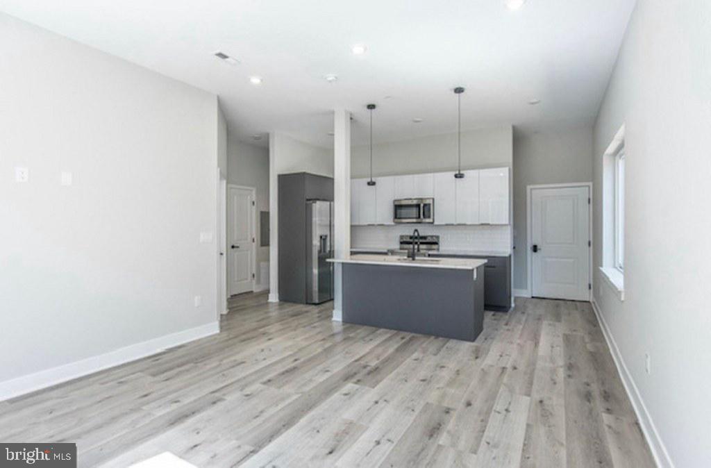 2710 Ridge AVENUE Unit: 2