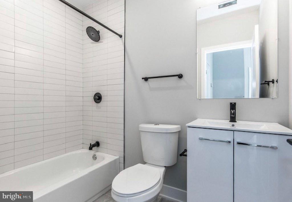 2710 Ridge AVENUE Unit: 2