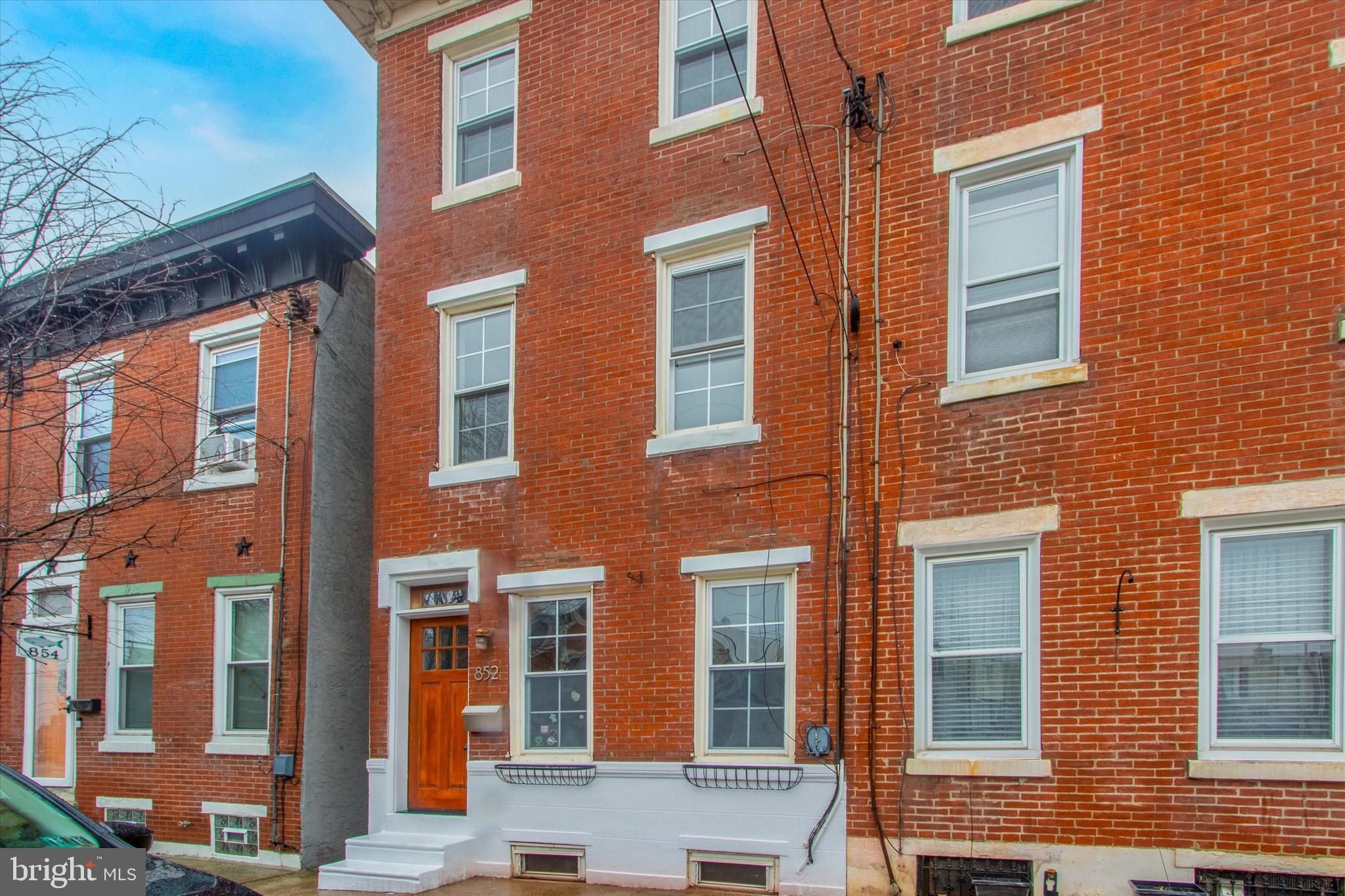 852 Almond St