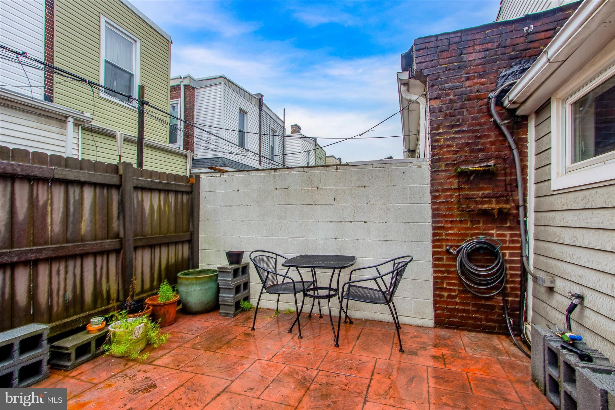 852 Almond St