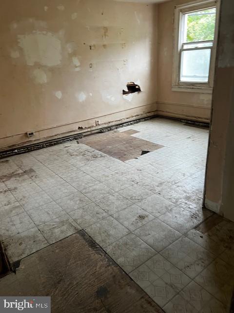 527 Dupont St