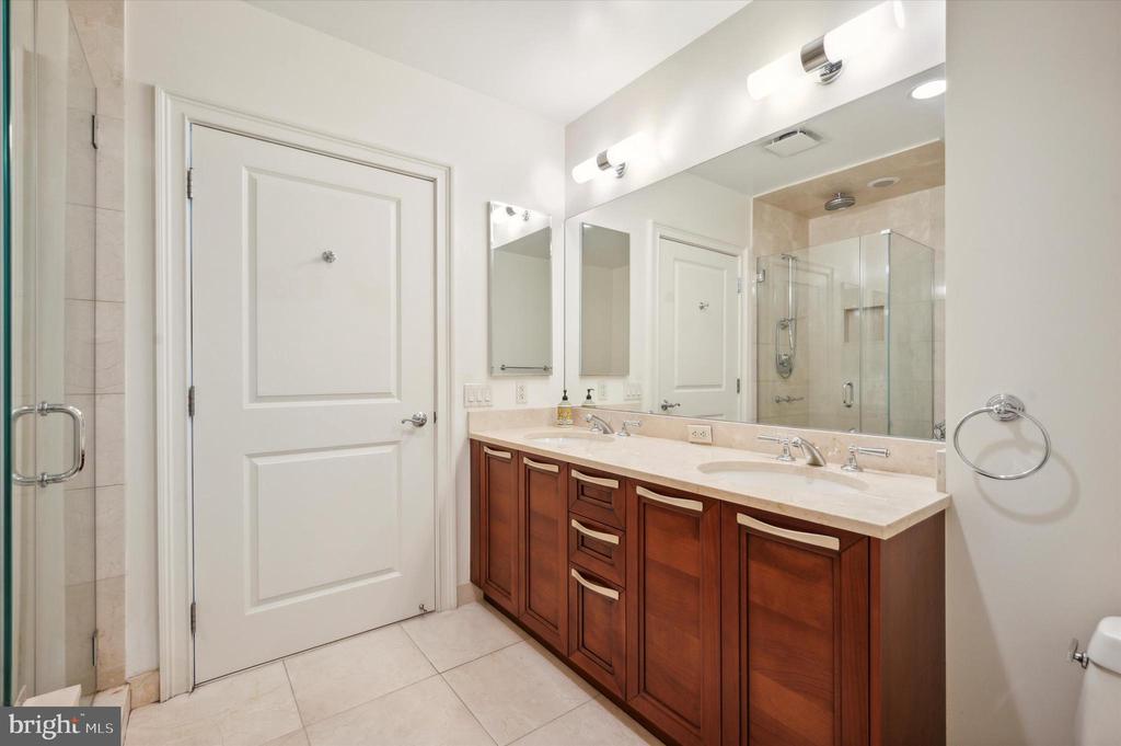 50 S 16th St #4005