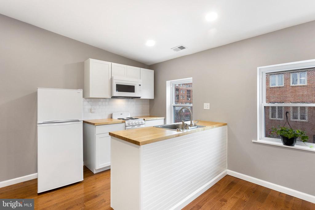 146-48 SOUTH ST #3