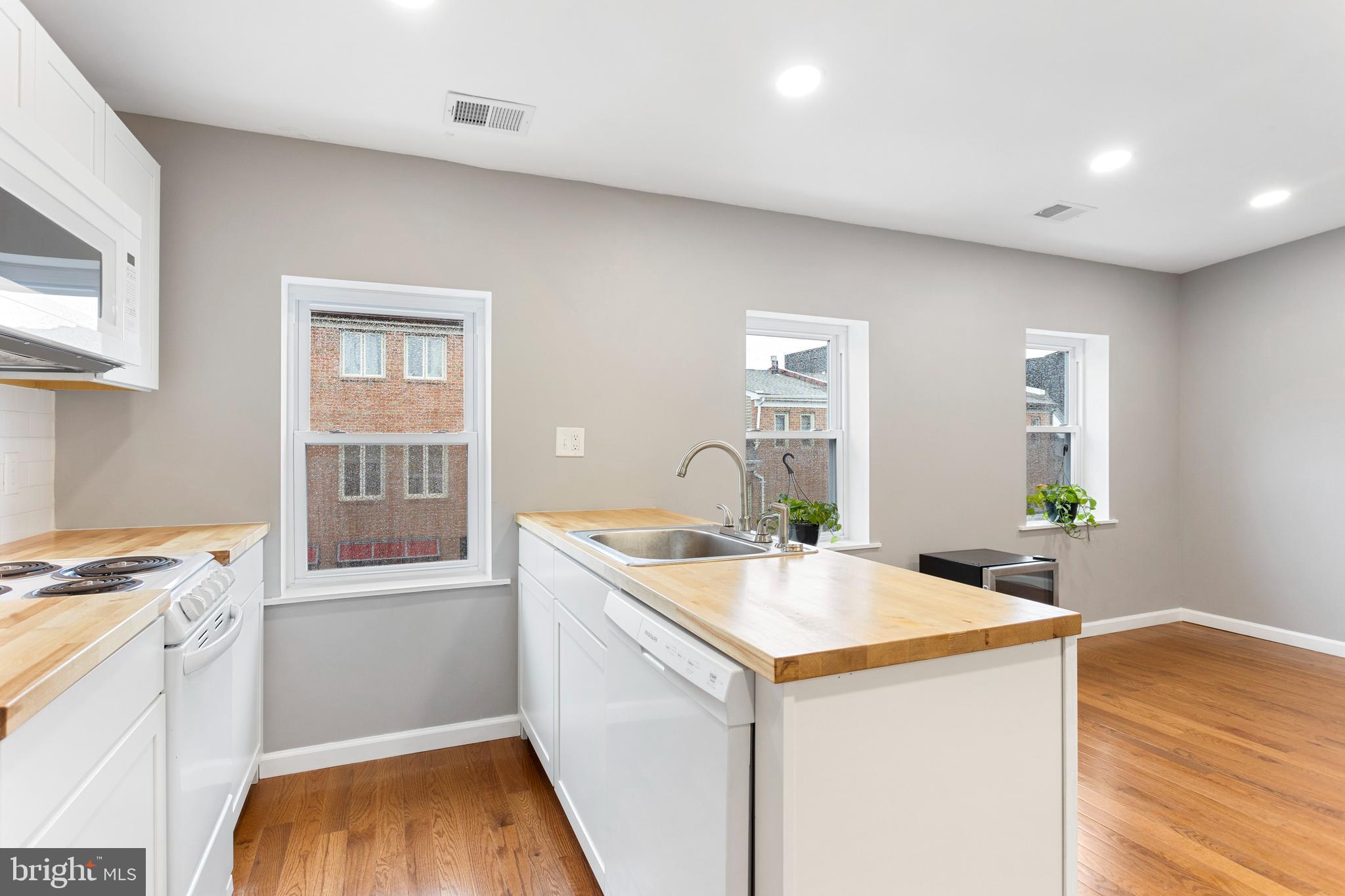 146-48 SOUTH ST #3
