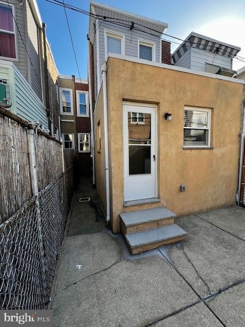 2432 E Hazzard St