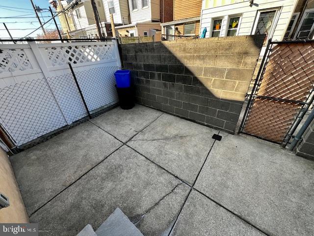 2432 E Hazzard St