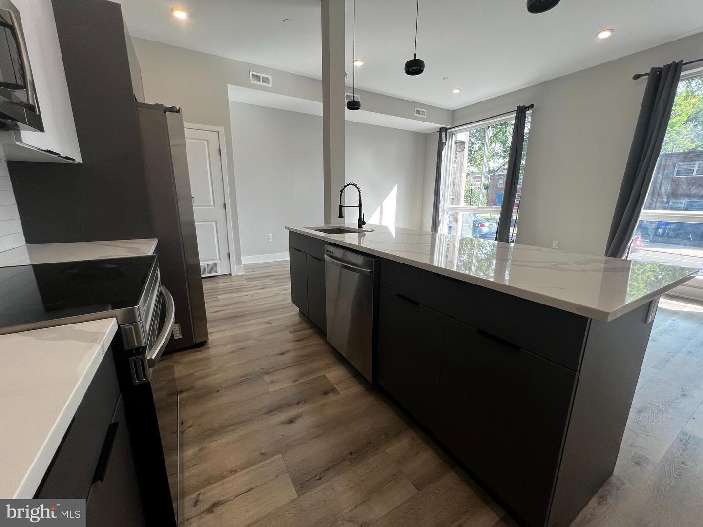 2710 RIDGE AVE #1