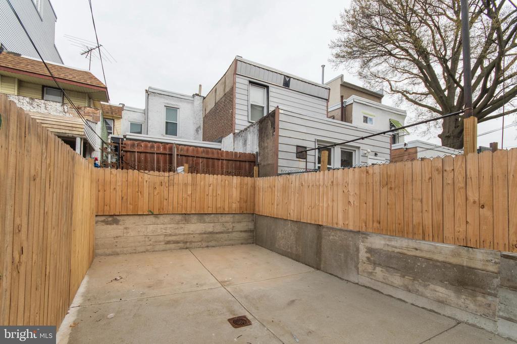 2216 TRENTON AVENUE