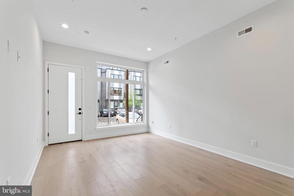 2216 TRENTON AVENUE