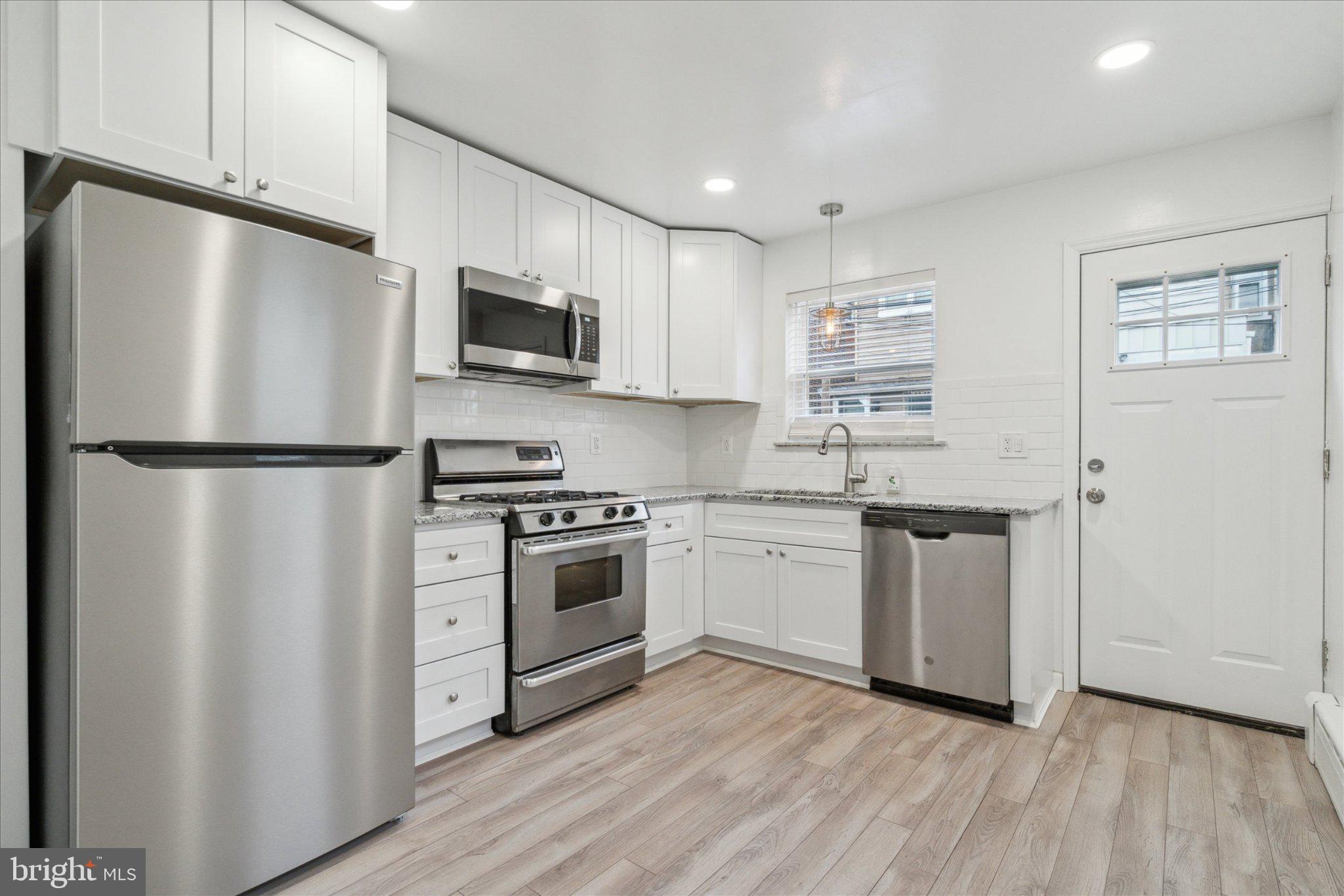 2432 E HAZZARD STREET