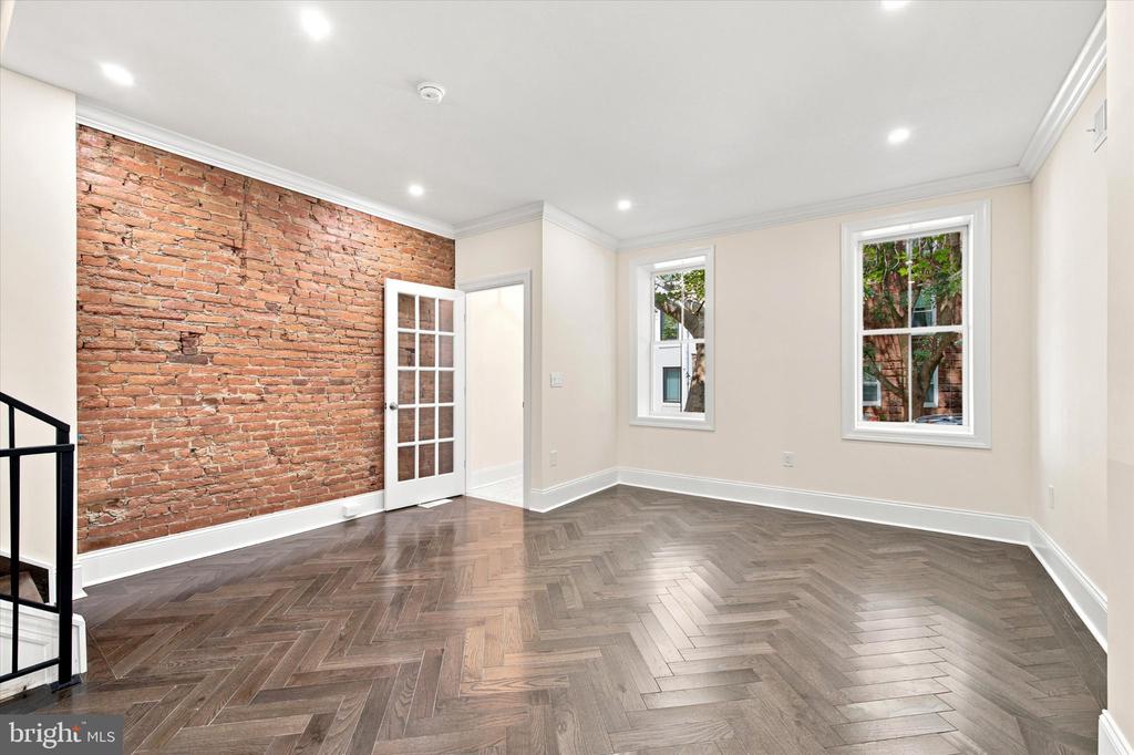 1012 CARPENTER STREET